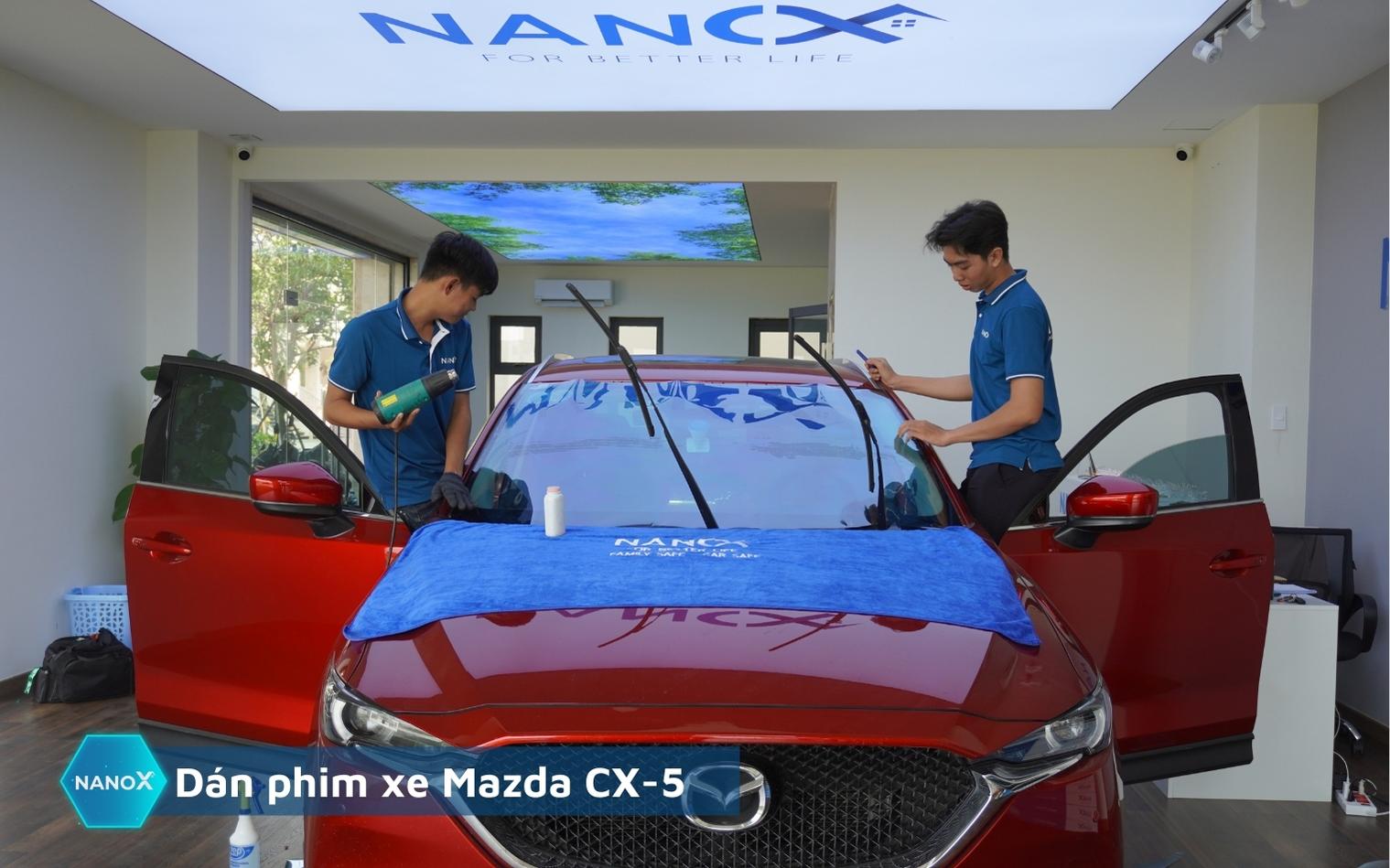 Dán phim cách nhiệt kính lái xe Mazda CX5