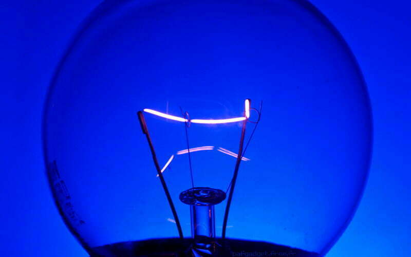 Tia UV còn được tìm thấy trong ánh sáng các loại đèn được gọi là UV nhân tạo