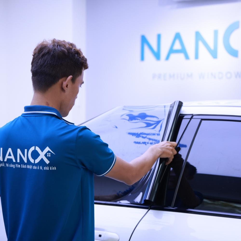 Dán phim cách nhiệt kính ô tô NanoX