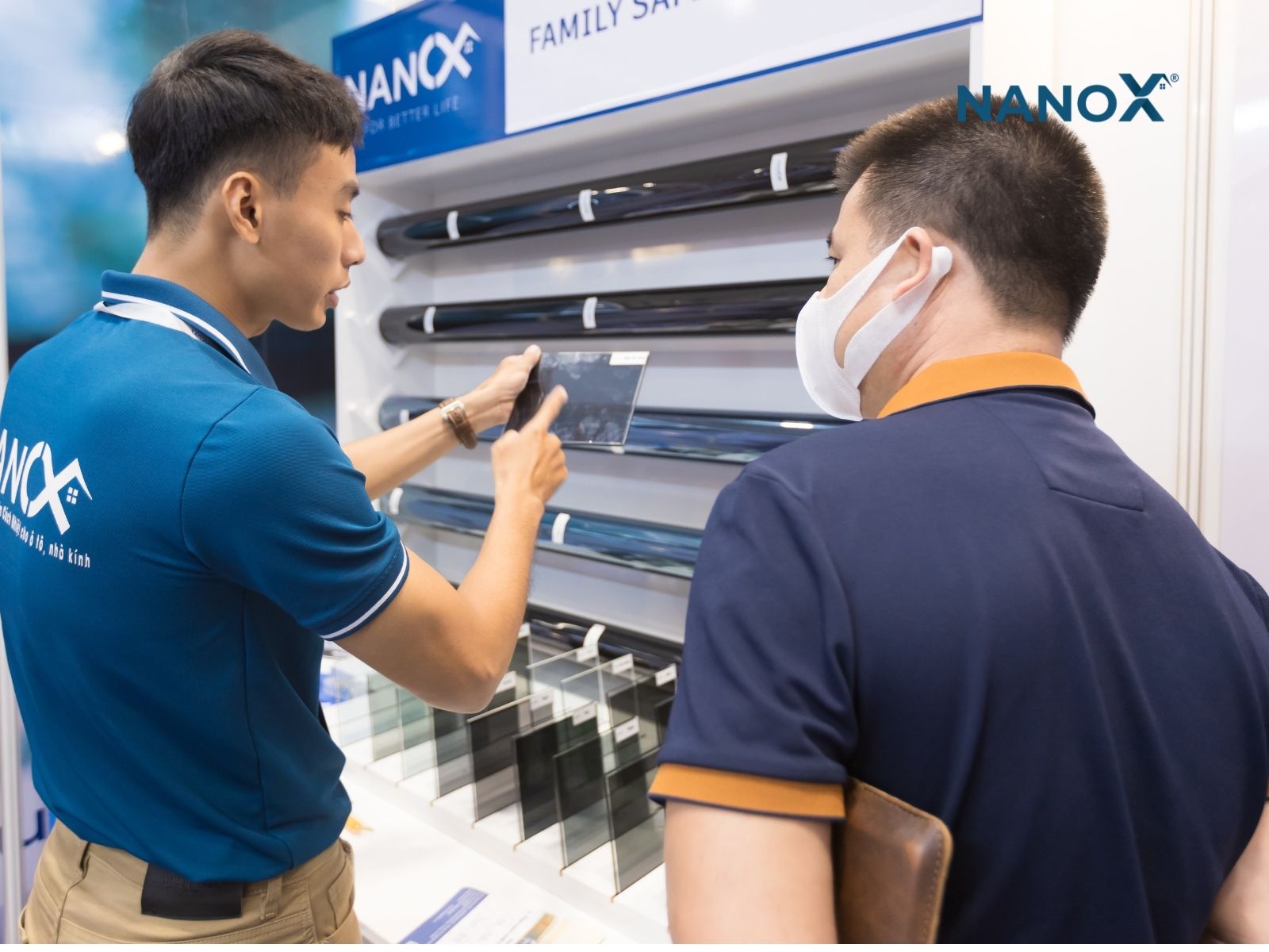 Tổng hợp 5 cách kiểm tra phim cách nhiệt hiệu quả 6 nhân viên nanox tư vấn khách