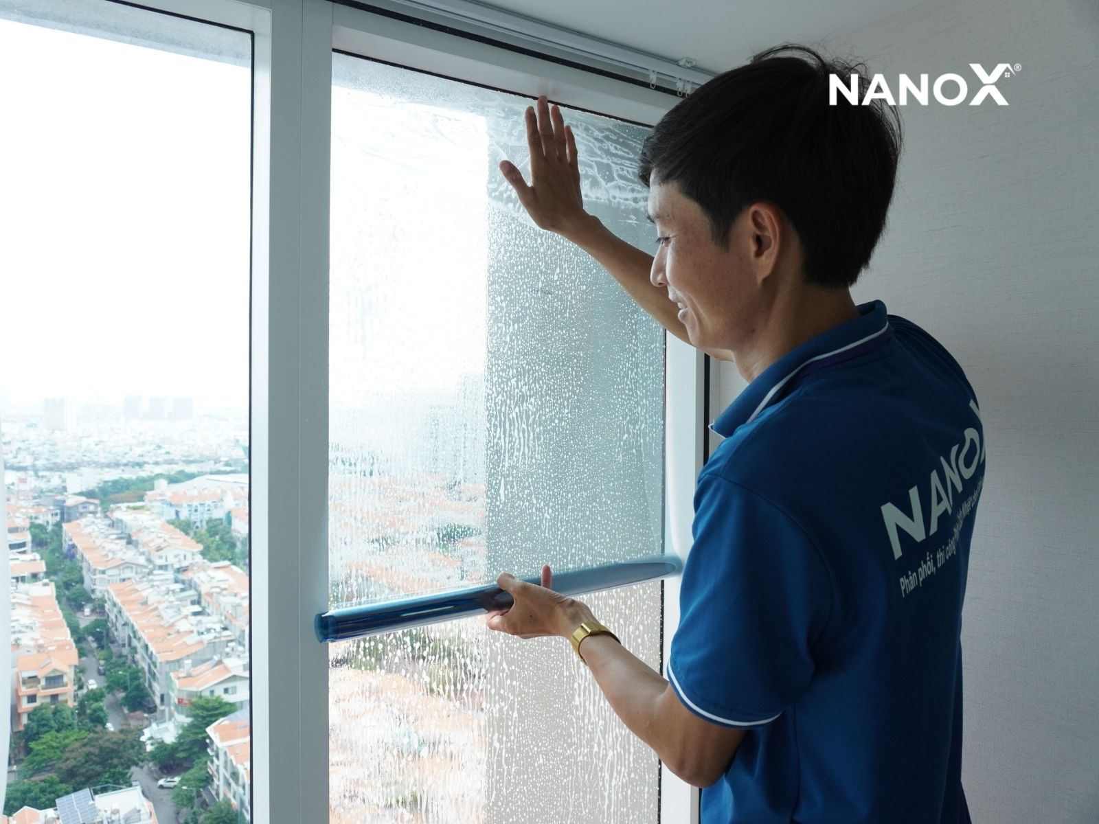9 giải pháp chống nóng chung cư hiệu quả nhất 6 Dùng phim cách nhiệt