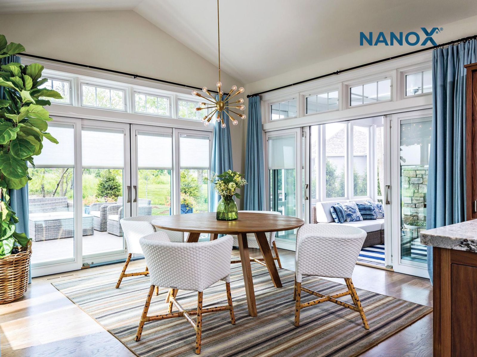 7 Giải pháp chống nóng cho cửa kính nhà ở hiệu quả 2 chống nắng nhà kính bằng rèm cửa