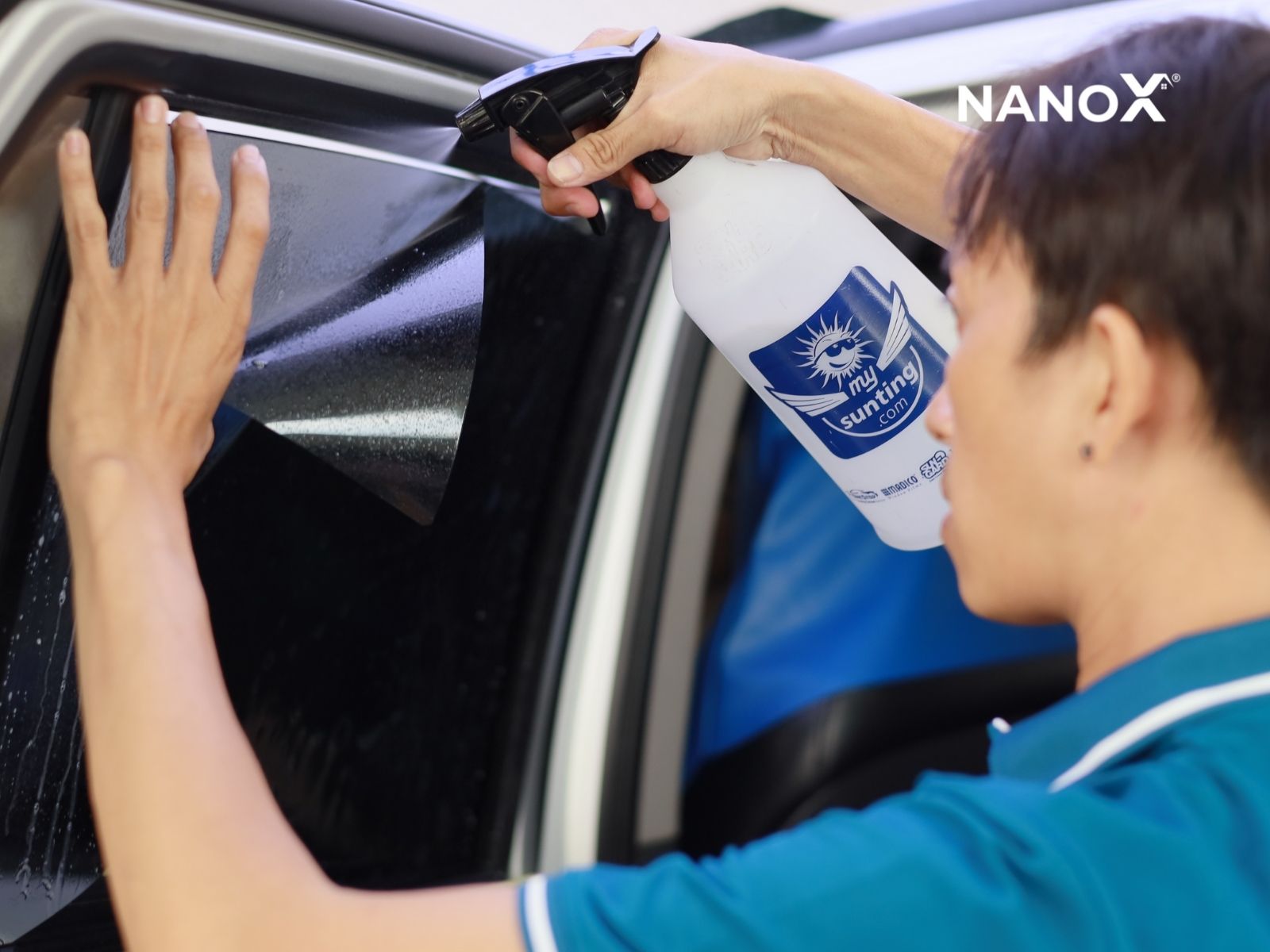 Dụng cụ dán phim cách nhiệt có gì? Lưu ý khi dán phim 8 Dung dịch bôi trơn
