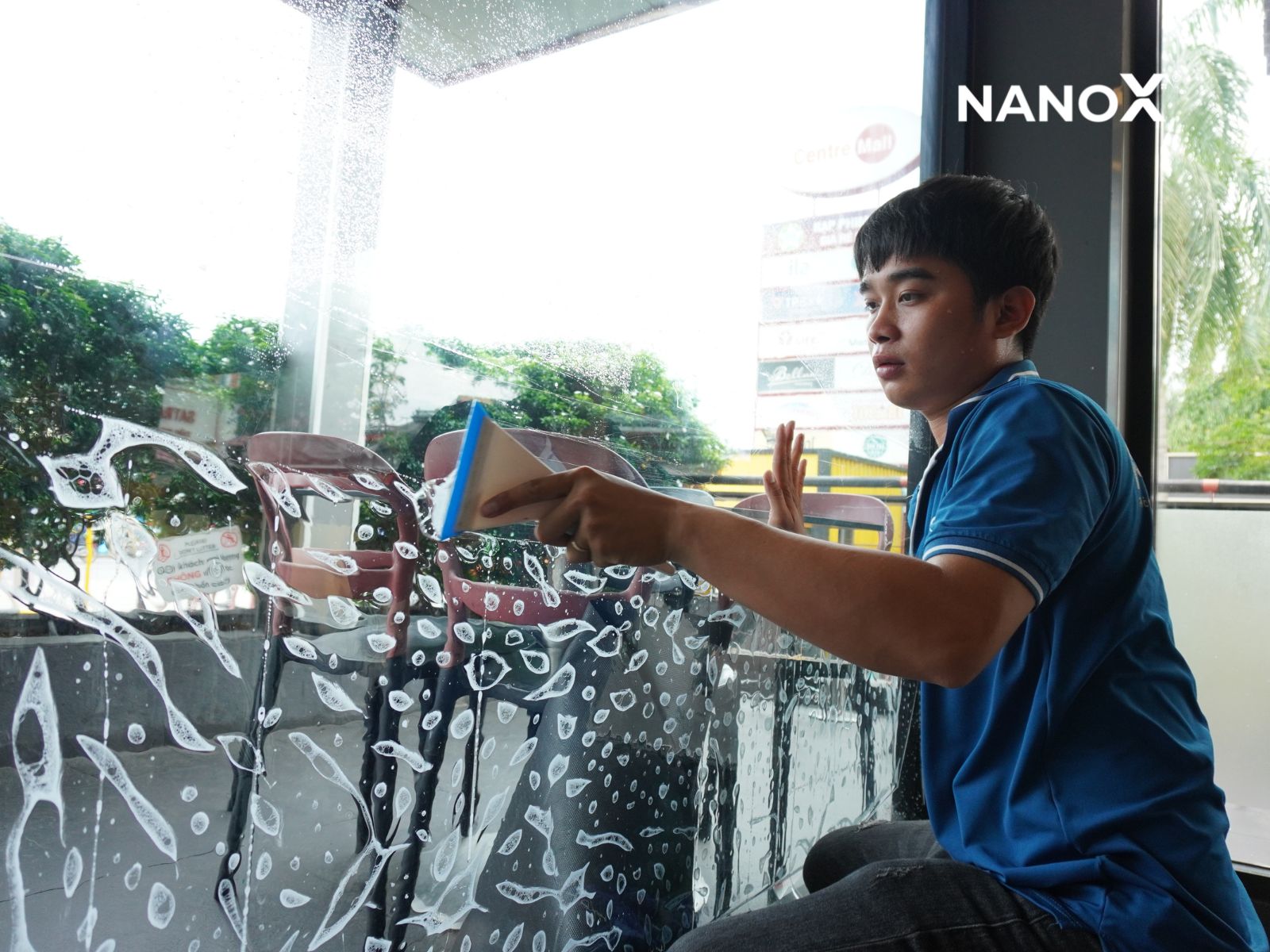 Hướng dẫn dán phim cách nhiệt nhà kính tại nhà chi tiết 8 vấn đề hay gặp trong dán phim cách nhiệt nhà kính