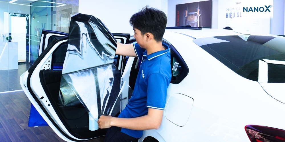 boc tach tam phim va trai dan phim len kinh