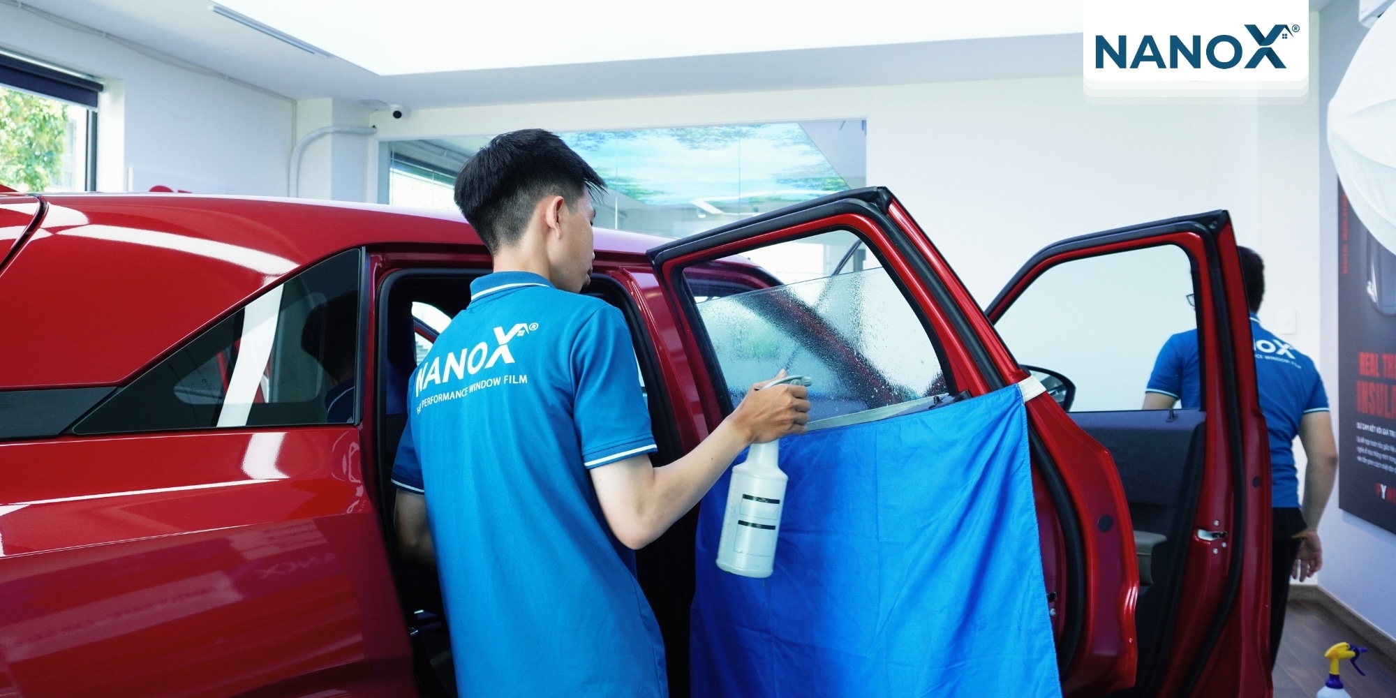 Dụng cụ bình xịt nước trong bộ dụng cụ dán phim cách nhiệt ô tô