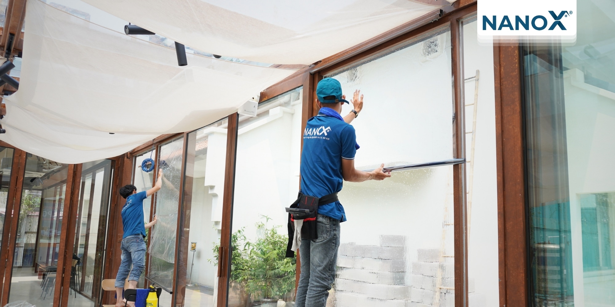 Phim tráng phủ kim loại rất phù hợp để chống nóng cho nhà kính, cửa kính