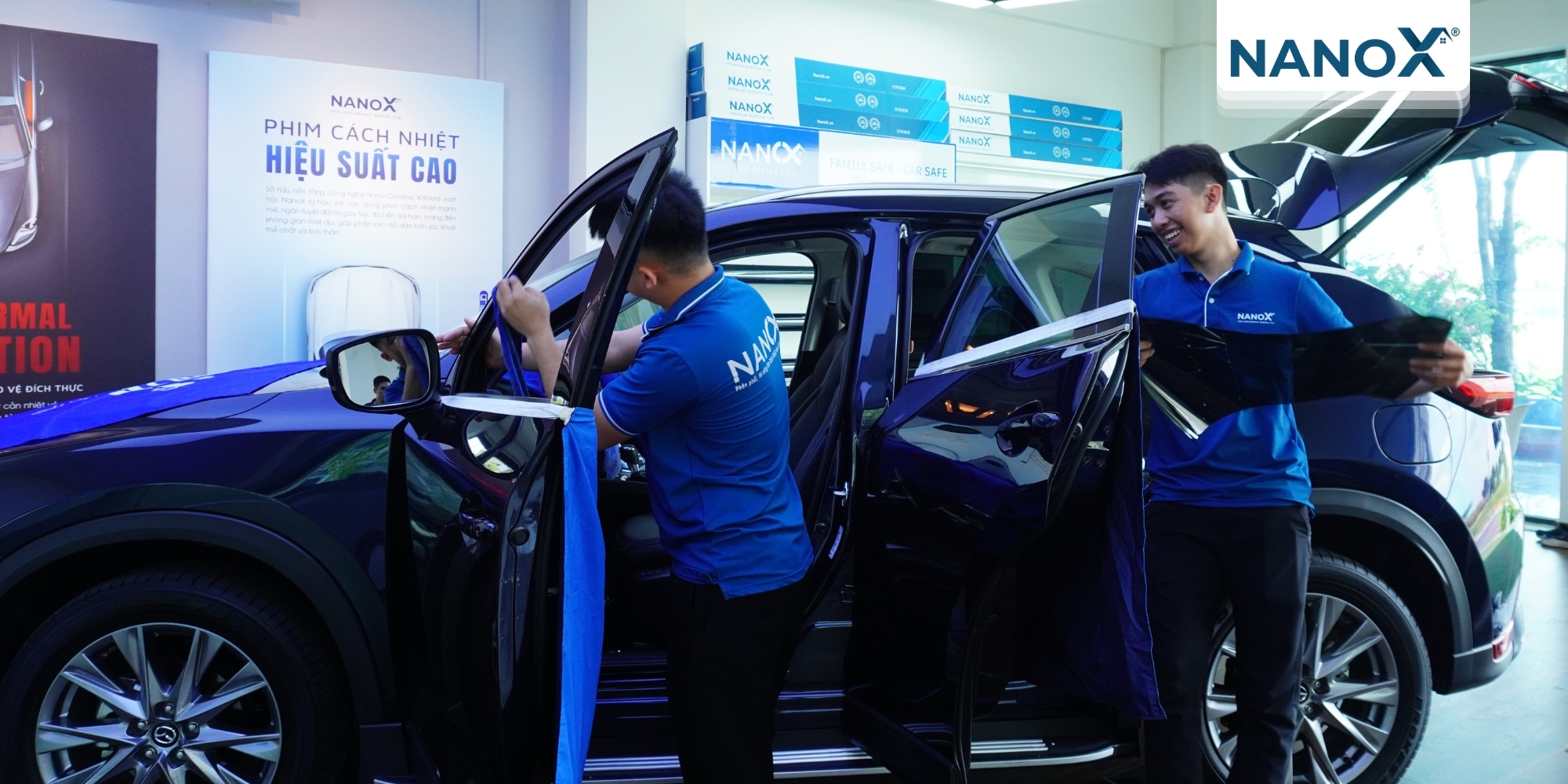 Dán kính xe ô tô chống nhìn trộm