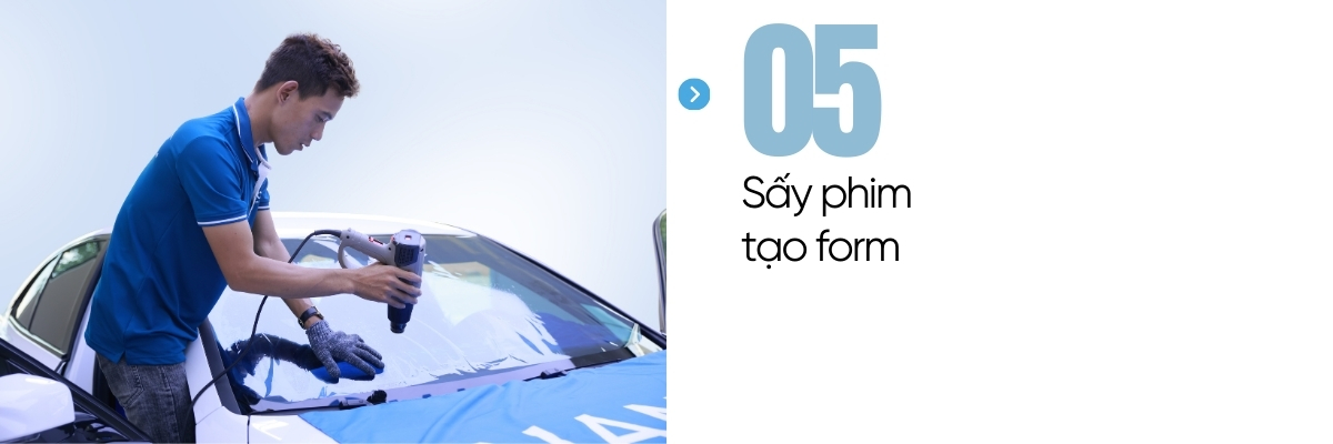 Bước 5 Sấy phim và tạo form ôm sát theo kính của xe