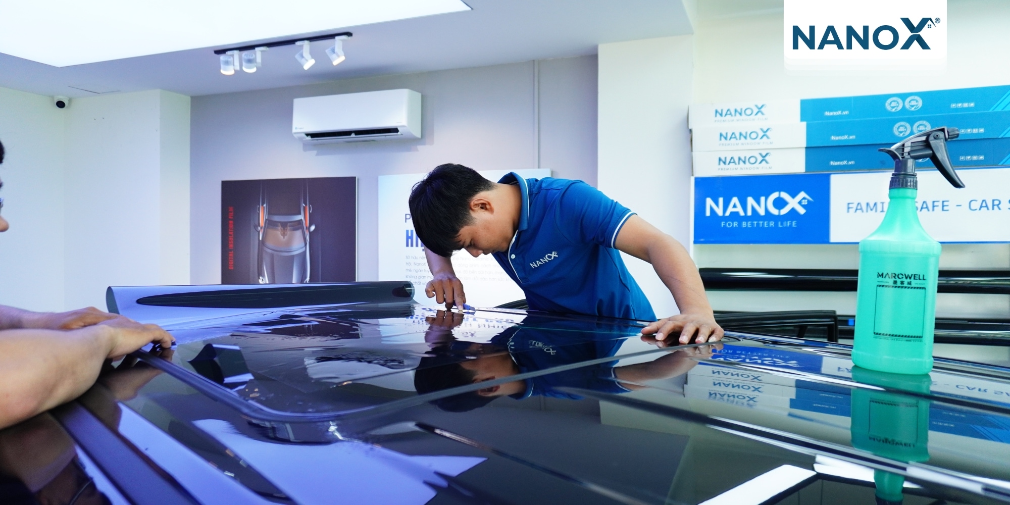 Dán phim cách nhiệt NanoX để chống nóng trần ô tô