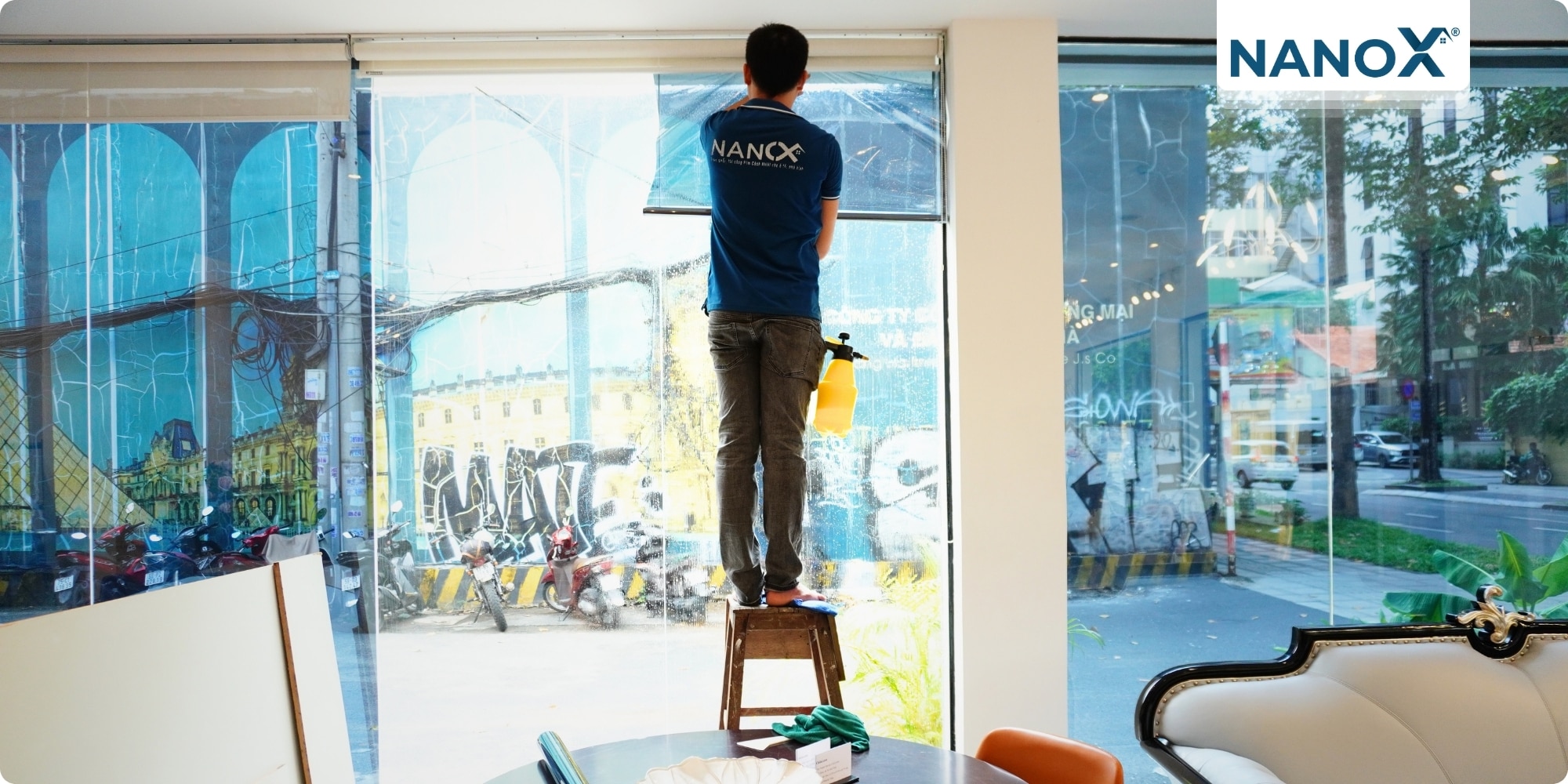 Dán phim cách nhiệt showroom nội thất ChiLai