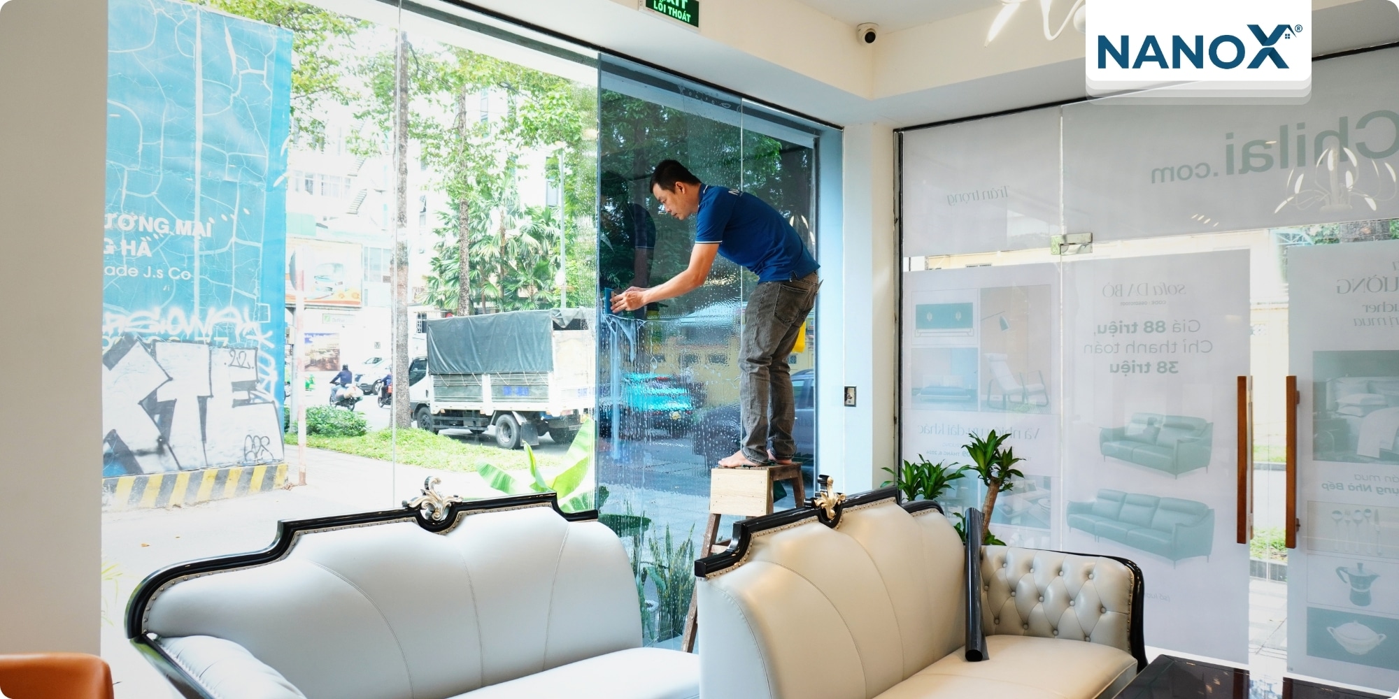 Dán phim cách nhiệt showroom nội thất ChiLai