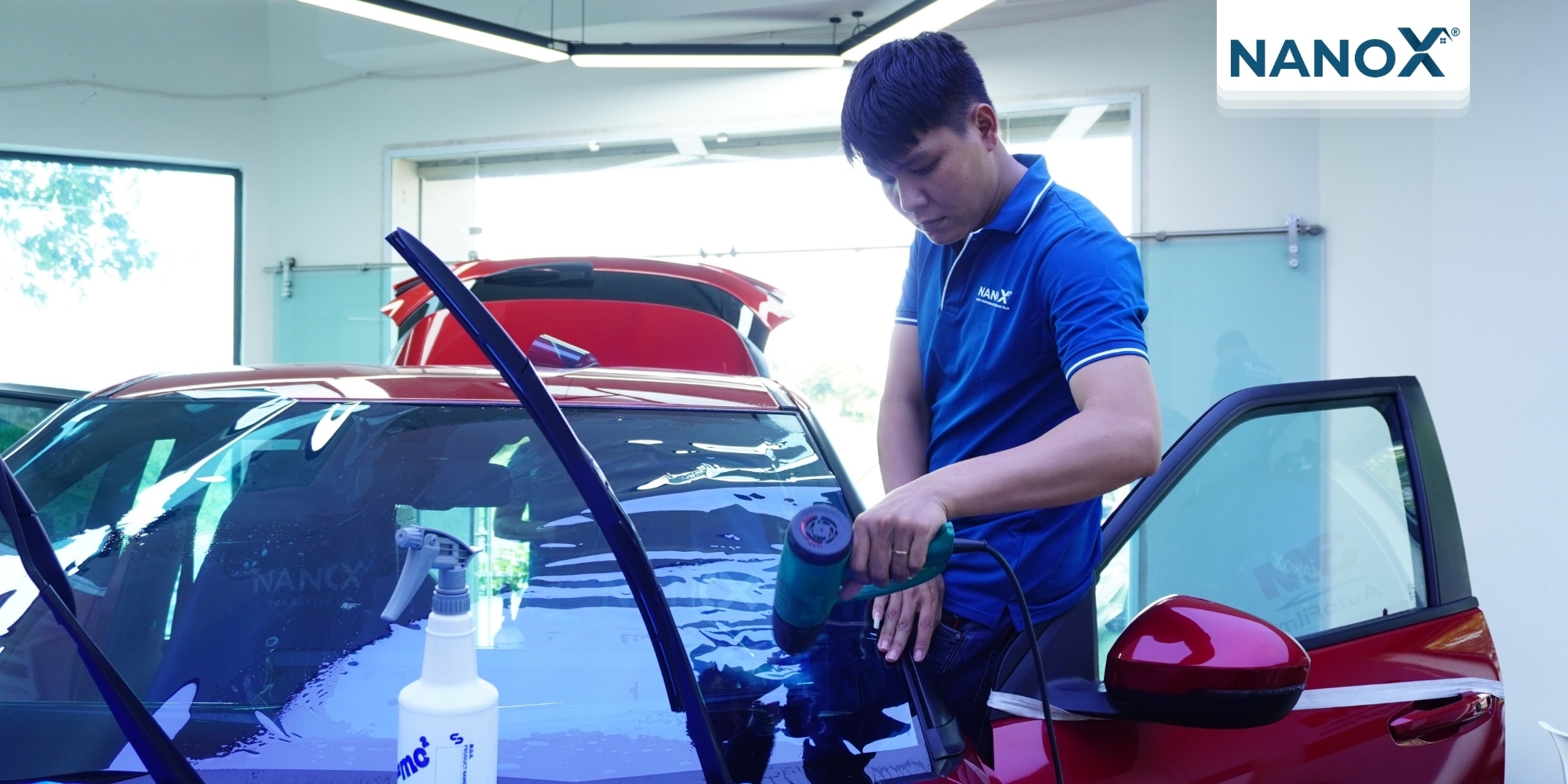 Dán phim cách nhiệt cho ô tô là giải pháp ngăn cản tia UV gây hại đến làn da