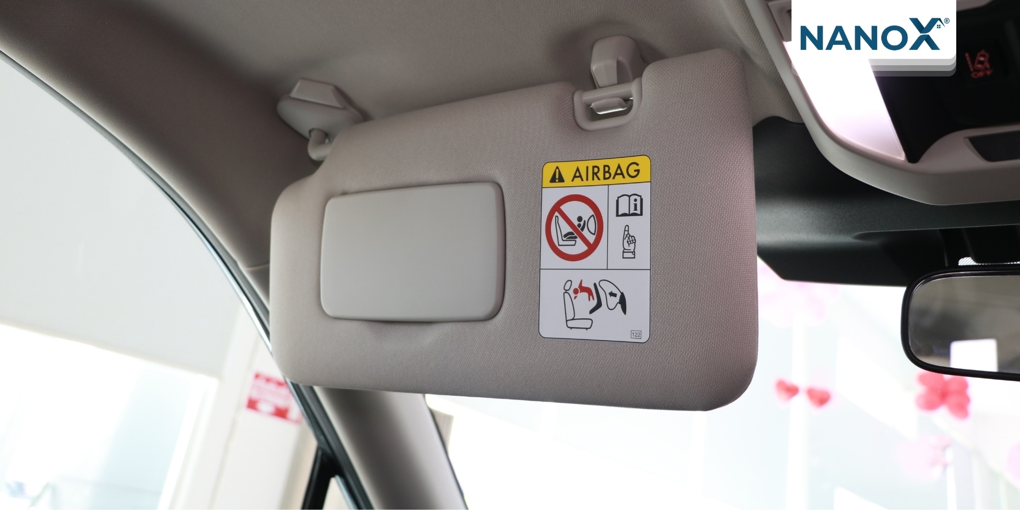 Kết hợp tấm chắn nắng trong xe là biện pháp hạn chế chói loá tức thì