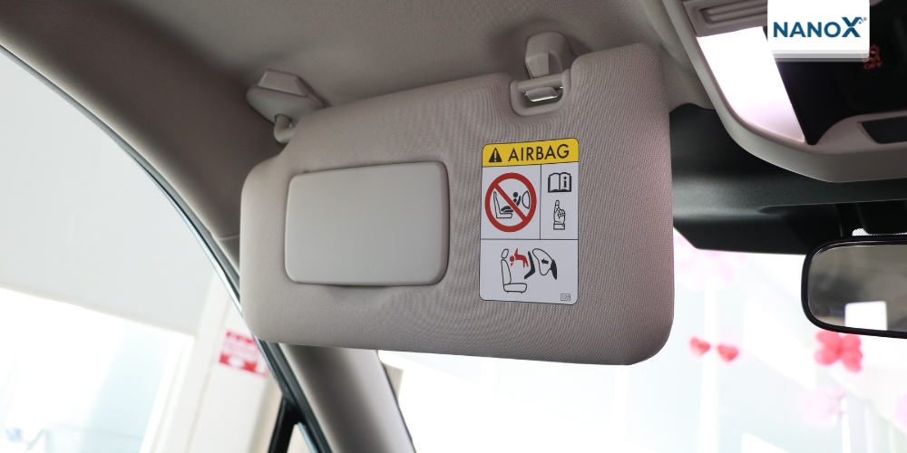 Kính lái bị loá sáng gây nguy hiểm, gợi ý cách khắc phục hiệu quả 5 Kết hợp tấm chắn nắng trong xe là biện pháp hạn chế chói loá tức thì