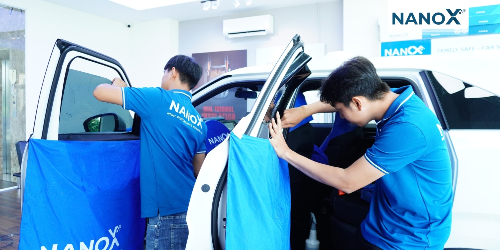 Top 8 cách hạ nhiệt cấp tốc cho ô tô khi để ngoài trời nắng 8 Dán phim cách nhiệt chống nóng ô tô được đánh giá là giải pháp lâu dài và hiệu quả hàng đầu