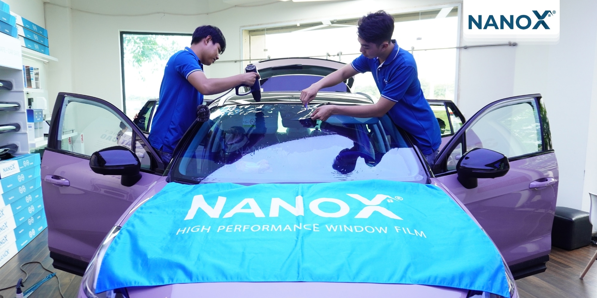 15+ phụ kiện ô tô cần thiết nên trang bị ngay sau khi nhận xe 3 Phim cách nhiệt ô tô luôn nằm trong top đầu những phụ kiện ô tô cần thiết