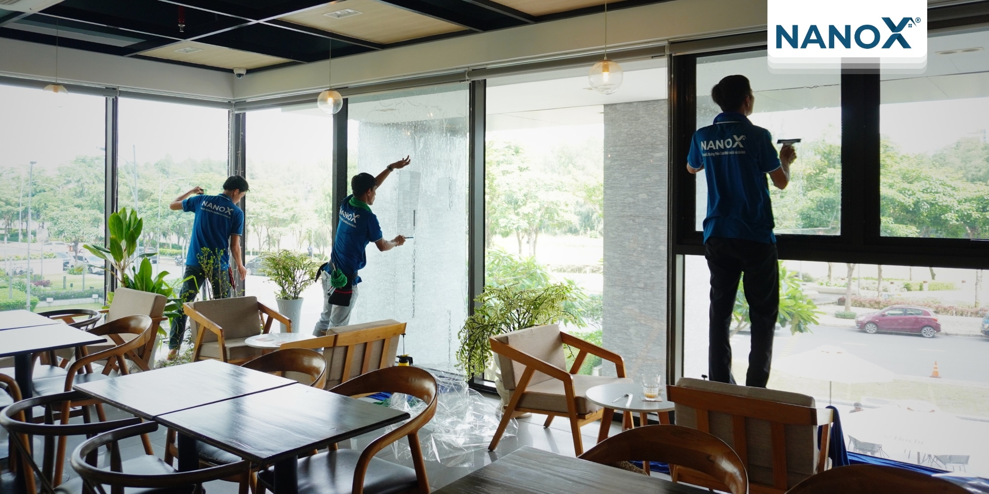 Dán phim cách nhiệt là cách chống nóng quán cafe hiệu quả