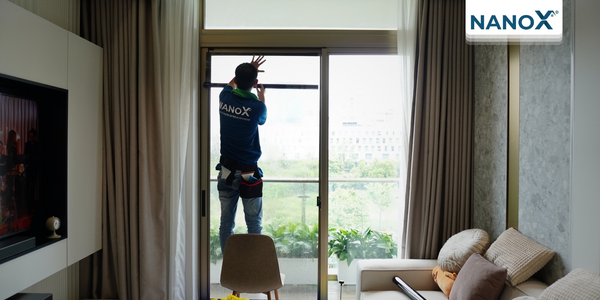 Cô Cầm - Dán phim căn hộ The Peak Midtown 3 trai nghiem khach hang dan phim cach nhiet can ho The Peak Midtown 3