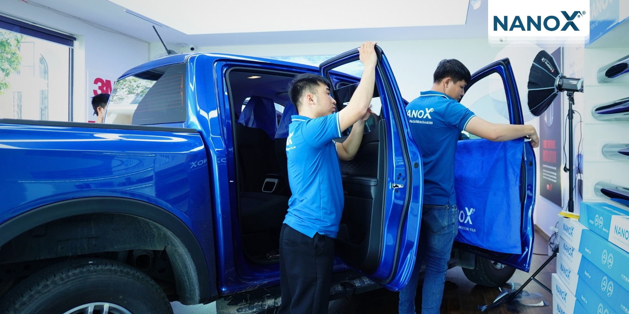 Anh Ninh - Dán phim ô tô Ford Ranger 3 trai nghiem khach hang dan phim cach nhiet o to Ford Ranger 3