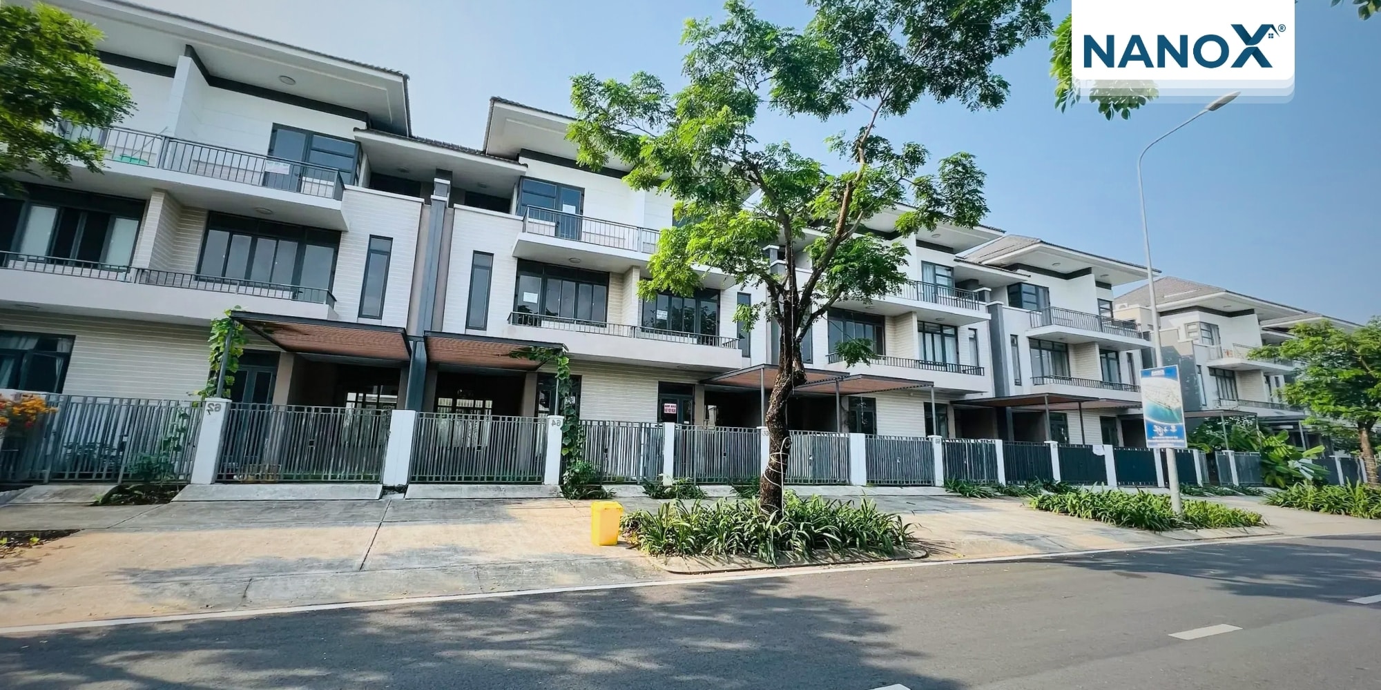 Dan phim cach nhiet biet thu lavila 1