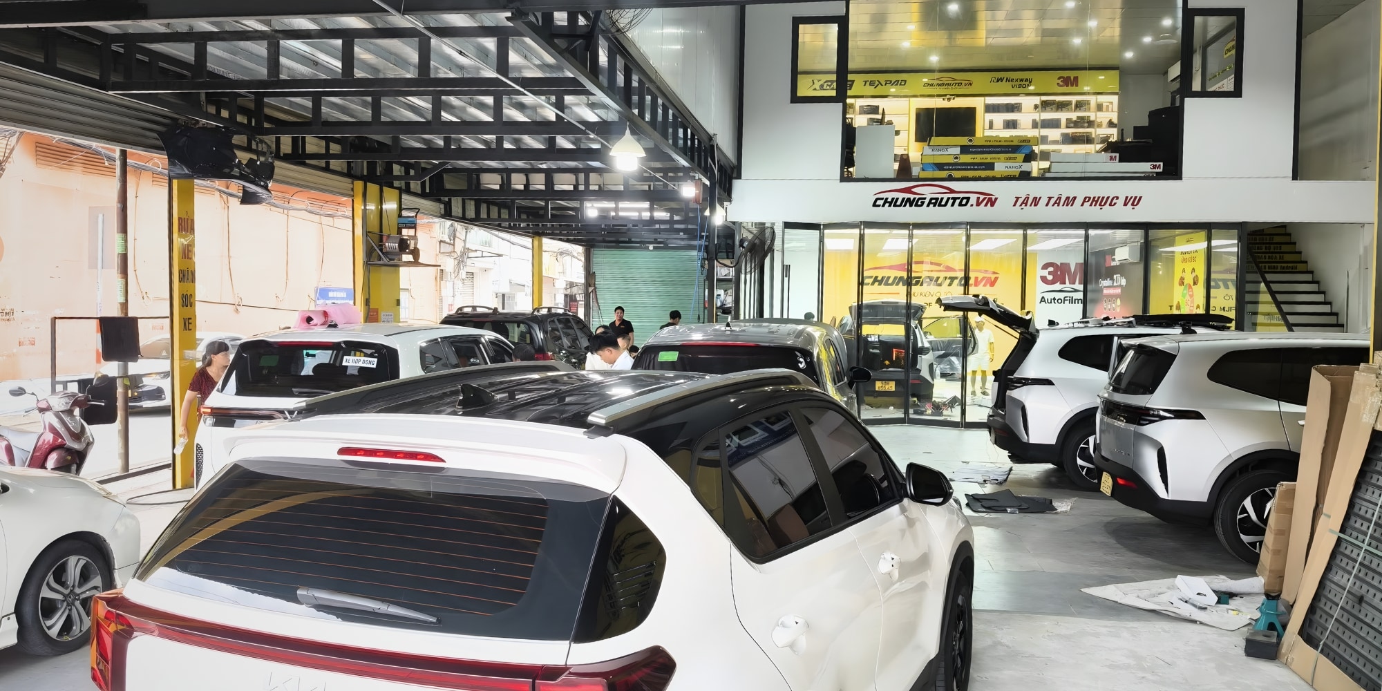 Chung Auto nổi tiếng là đơn vị chuyên độ xe ô tô, nội thất ô tô chuyên nghiệp