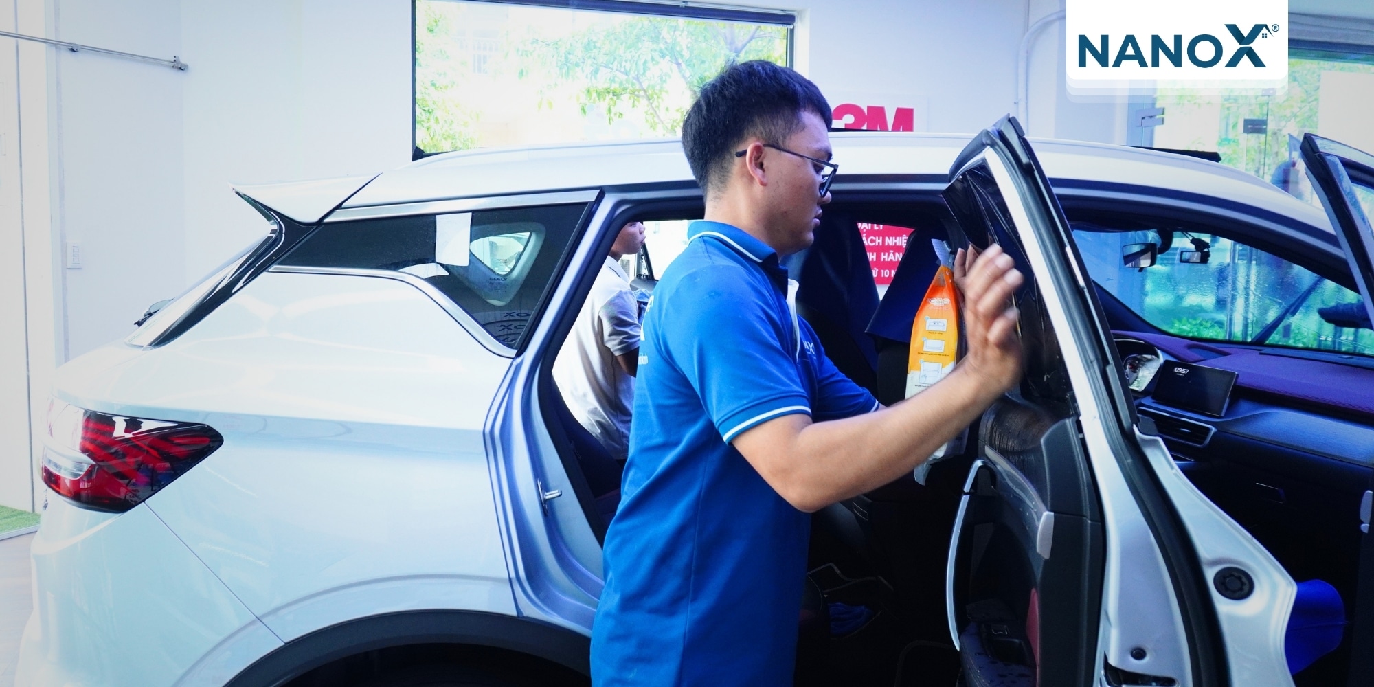 trai nghiem khach hang dan phim cach nhiet oto Geely Coolray 4