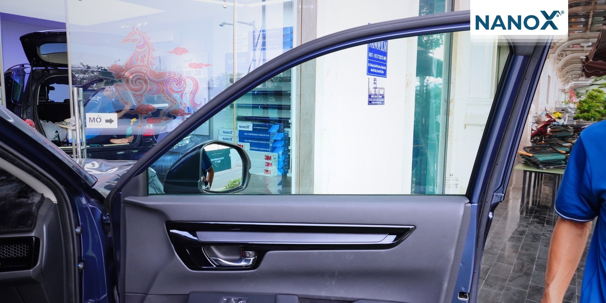 trai nghiem khach hang dan phim cach nhiet oto Honda CR V 4