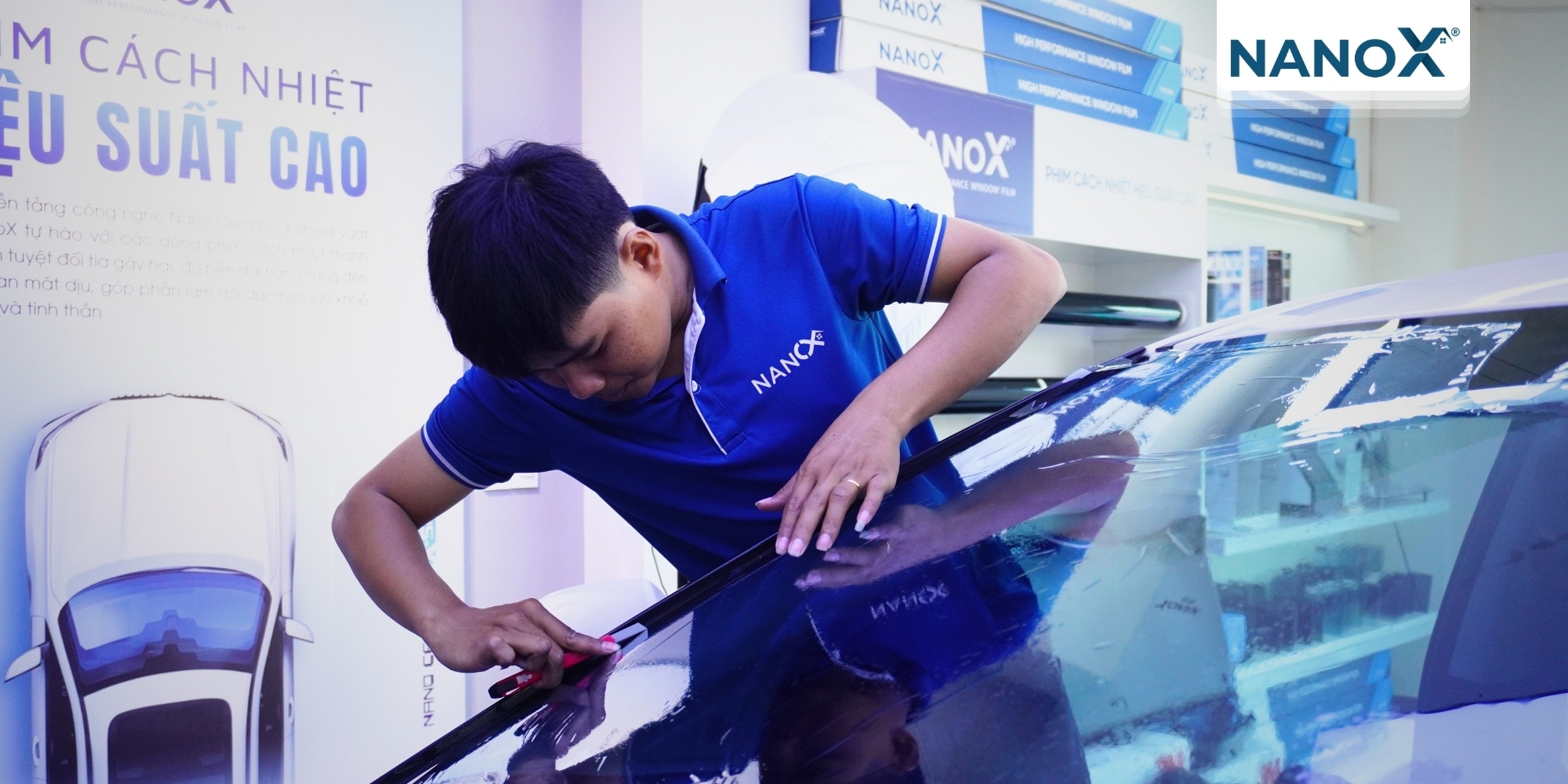 trai nghiem khach hang dan phim cach nhiet oto Hyundai Custin 3